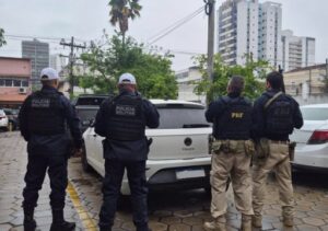 PRF localiza suspeito de carro clonado após fuga em Campos